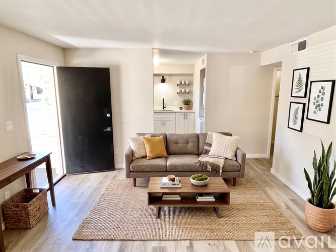 5740 N 10th St, Unit 9 Rental photo 5